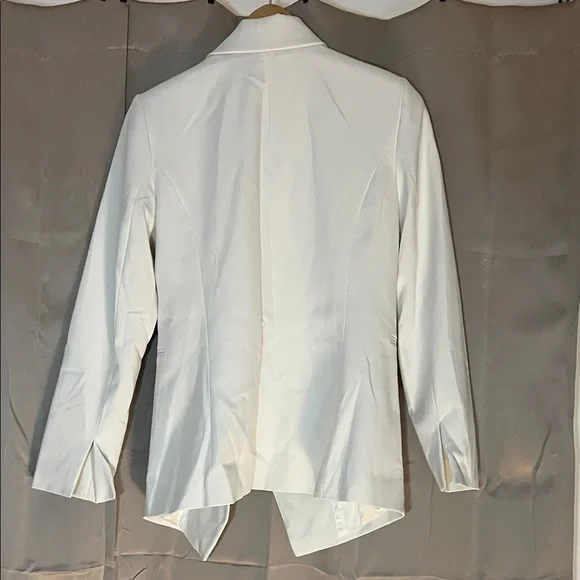 NWT - WHBM Studio Blazer with Tab.  Ecru Size 4 - Picture 5 of 5